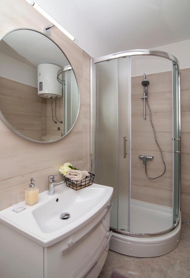 Apartmani Krmek ムリニ エクステリア 写真